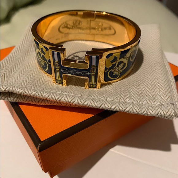 Authentic brand new PM Hermes fashionable bracelet with dust bag, box,ribbon - Picture 4 of 16